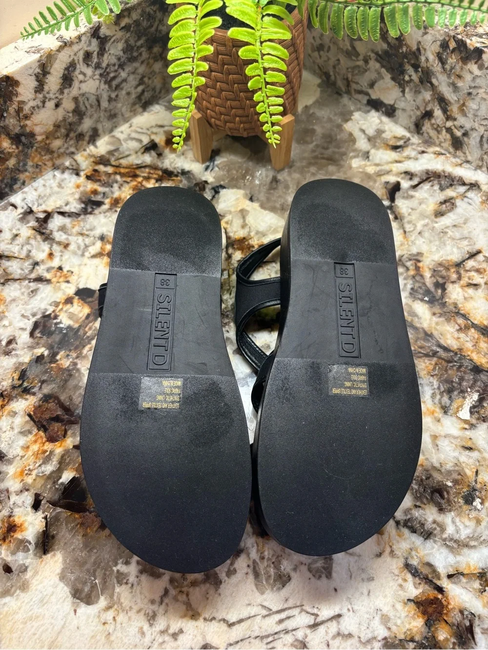 Silent D chic black